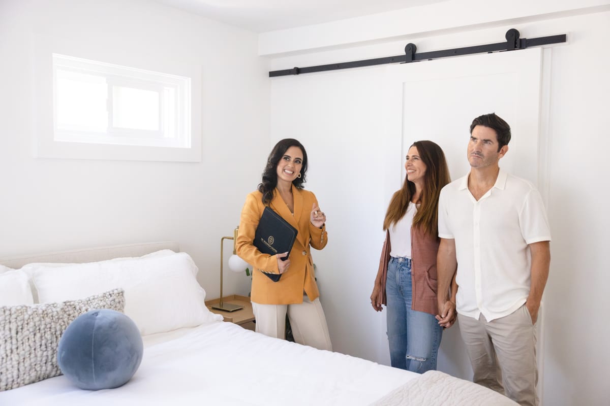 Therapist in bedroom With Couple